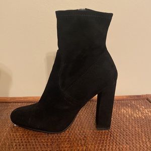 Steve Madden Black Faux Suede Ankle Booties Size 6